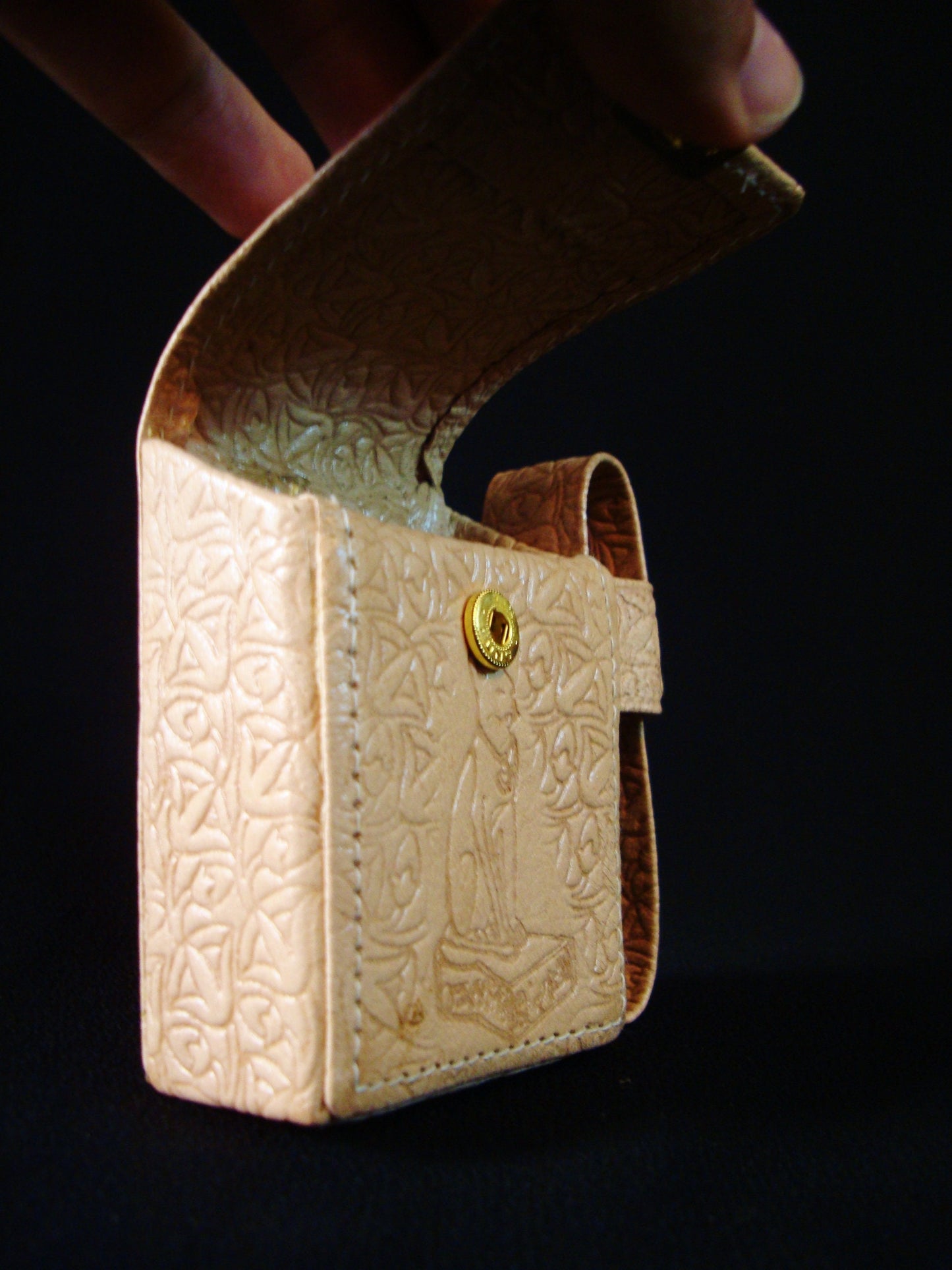 Egypt Hand Made Egyptian Genuine Fine Leather Bastet Bast Cigarette Case cigarette holder Ancient Egyptian