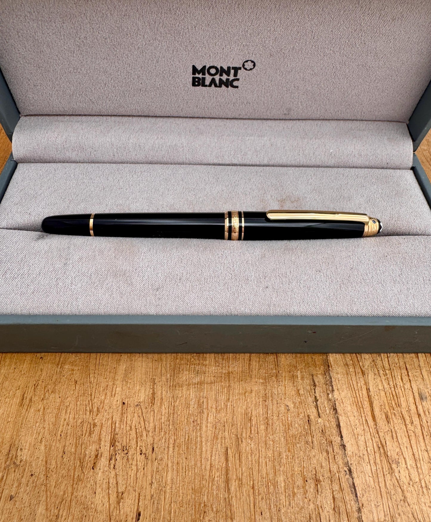 Excellent MONTBLANC Meisterstuck Rollerball Pen SAPPHIRE UNICEF Pen Boxed